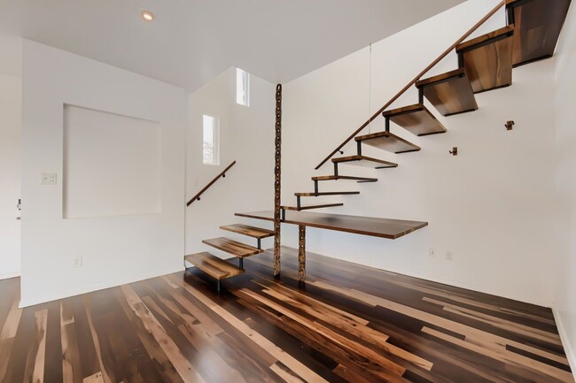 Building Photo - 10602 Knob Hill