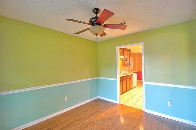 Building Photo - 948 Wedgewood Way