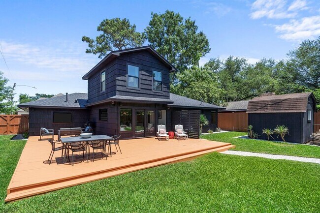 Building Photo - 8537 Panatella Dr