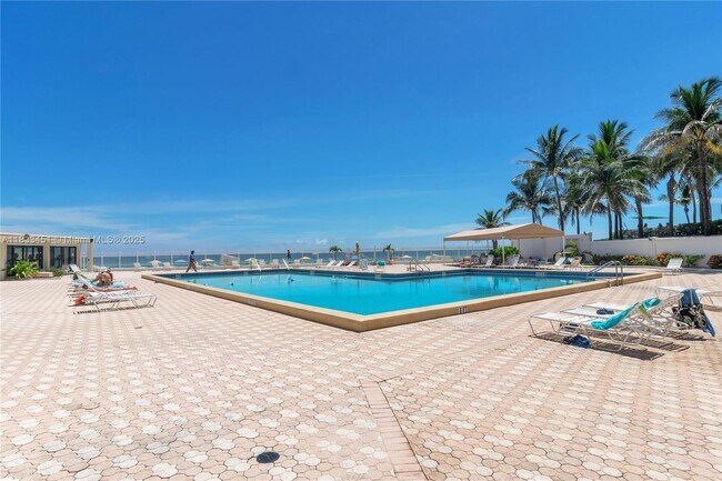 Building Photo - 3505 S Ocean Dr