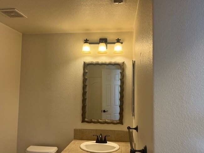 Building Photo - Corner Lot 3 Bedroom 2 Bath Double Diamond Home