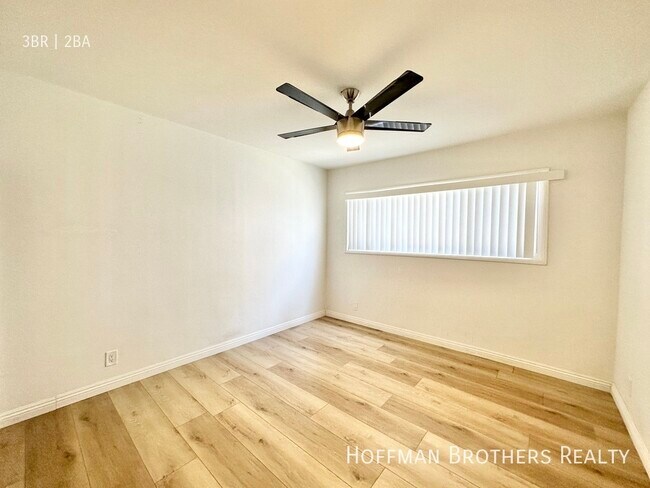 Building Photo - 6025 Whitsett Ave