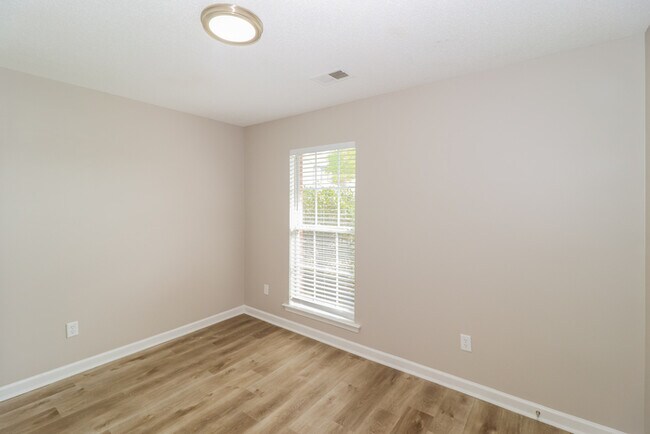 Building Photo - 9920 Averbury Cove