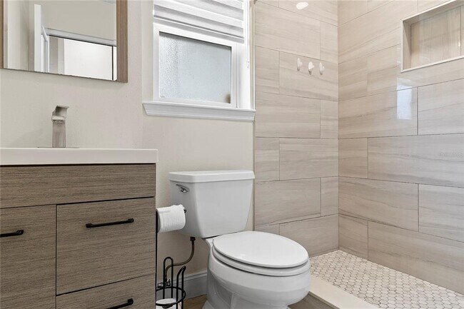 Building Photo - 1305 Fountainhead Dr