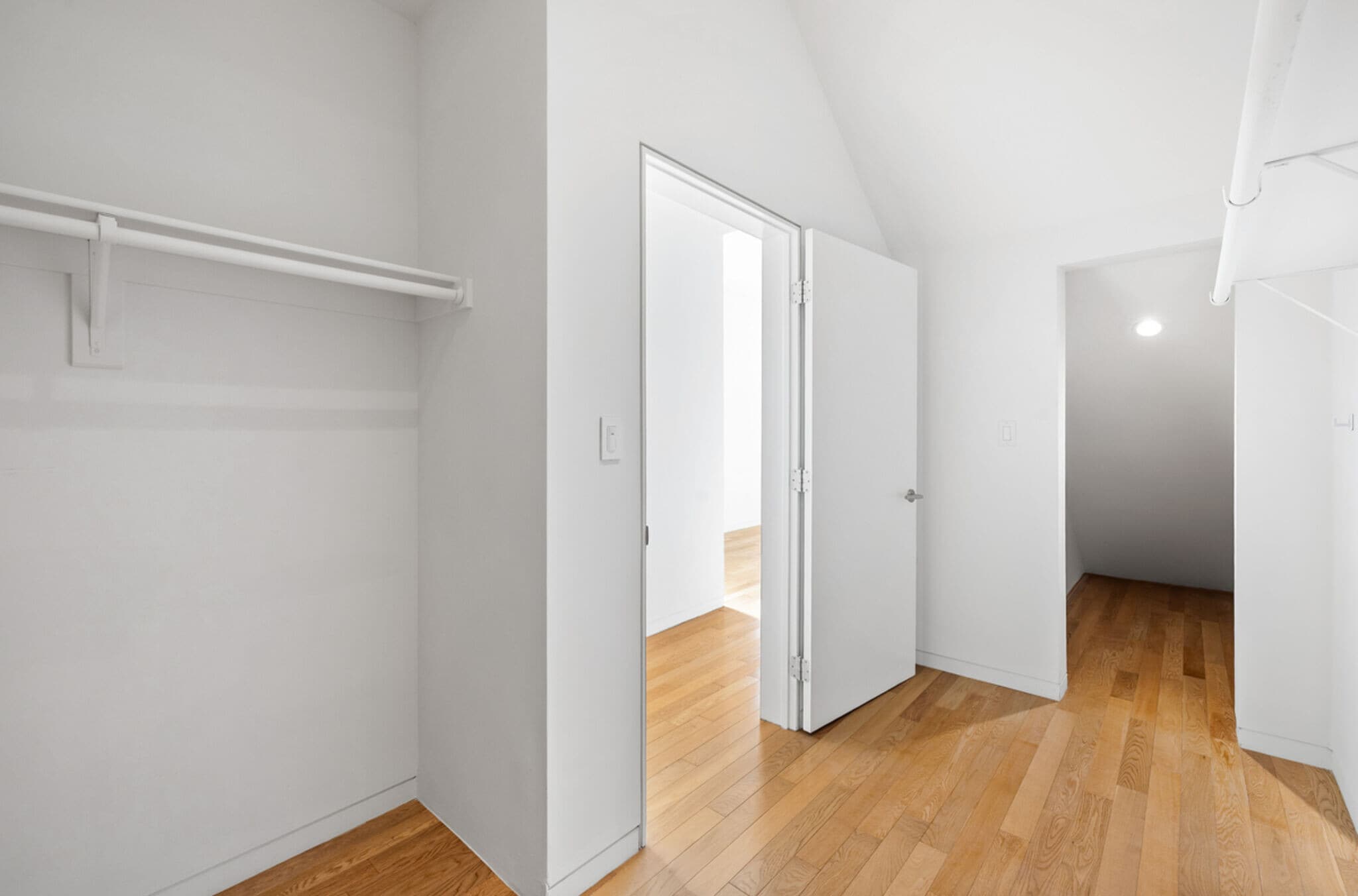 Building Photo - 742 N Hudson Ave