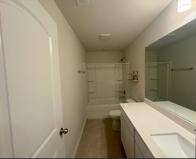 Building Photo - 16 Holland Ridge Cir