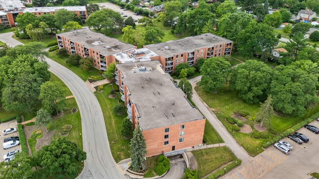 Building Photo - 1405 E Central Rd