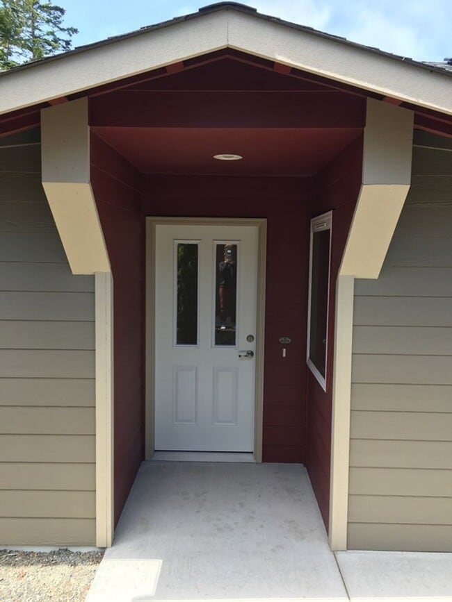 Building Photo - 1737 Stremler Dr
