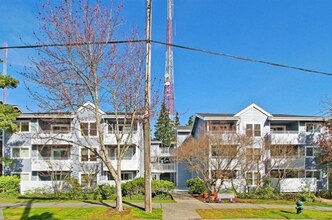 Building Photo - 1bedroom in quiet residential setting.  W/D in unit