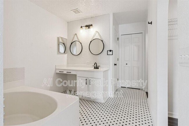 Building Photo - 455 Danube Dr