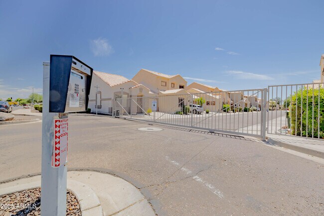 Building Photo - 2723 E Schiliro Cir
