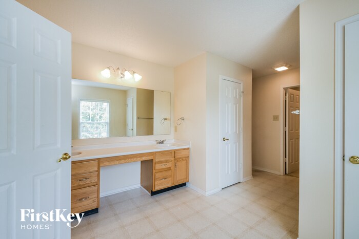 Building Photo - 10372 Waveland Cir