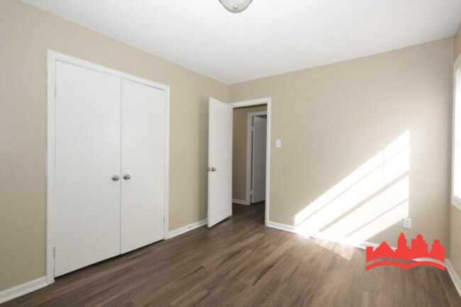Building Photo - 493 Deerskin Dr