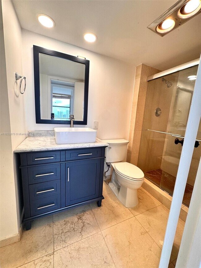 Building Photo - 3625 N Country Club Dr