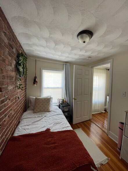 Building Photo - 25 Chelsea St