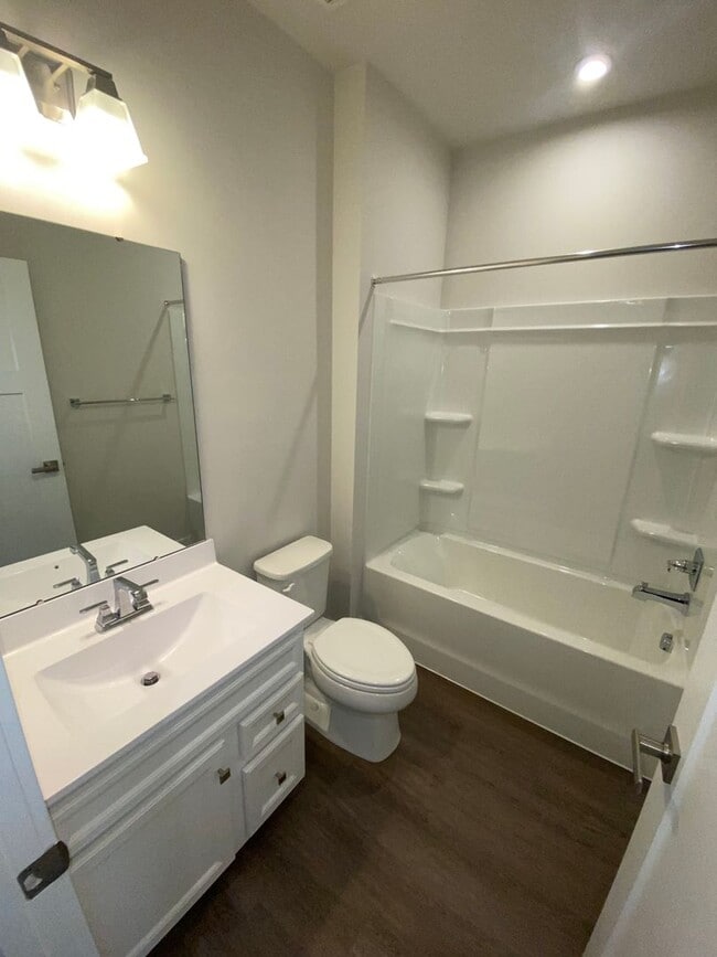 Building Photo - Edge at Azalea