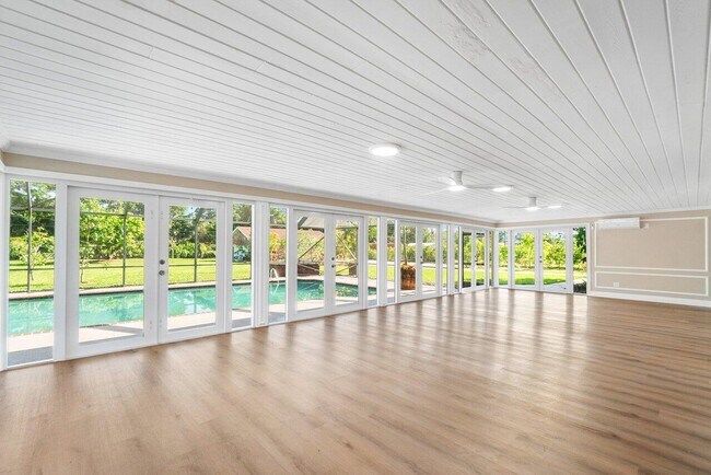 Building Photo - 5065 Horseshoe Cir N