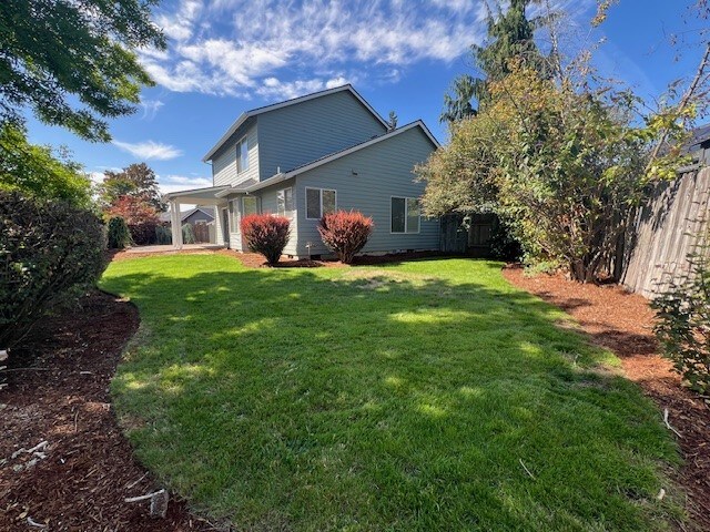 Building Photo - 7403 Shadowwood Ct NE