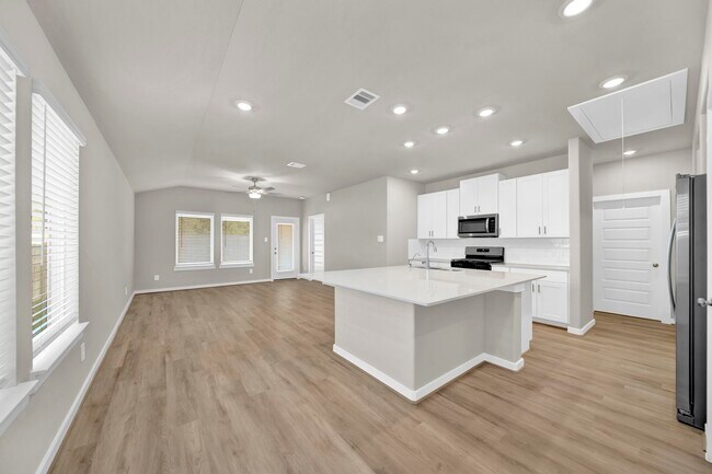 Building Photo - 16675 Sterling Clf St