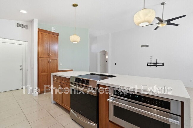 Building Photo - 507 W Nopal Ave