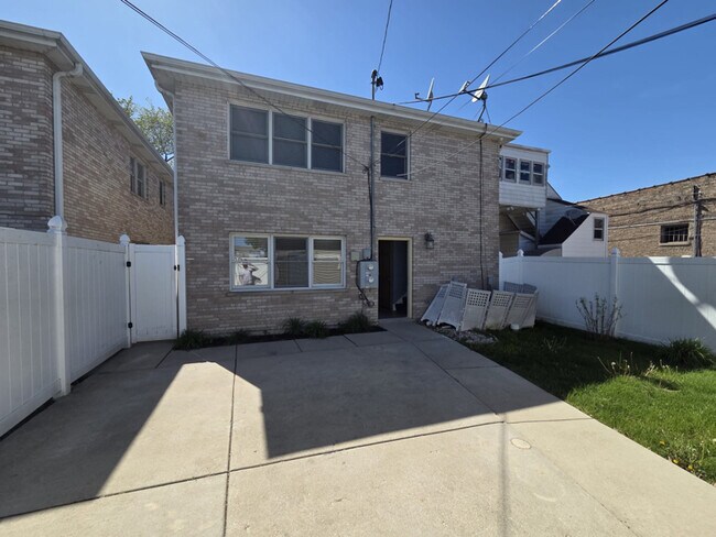 Building Photo - 161 N 21st Ave