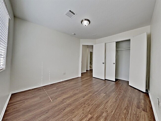 Building Photo - 6830 Shallow River Ct