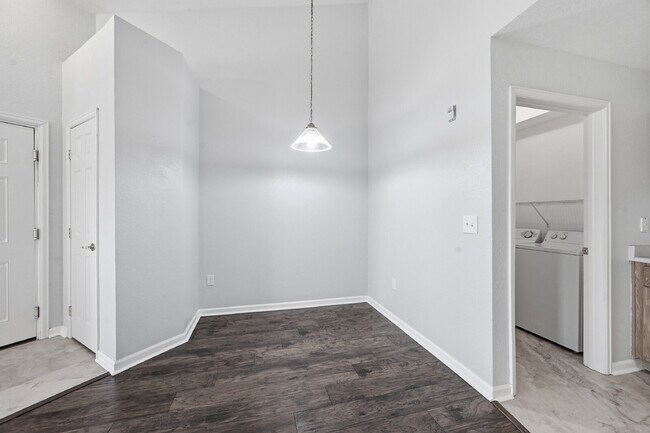 Building Photo - $1,595.95, 1 Bed, 1 Bath Condo in Aurora with In Unit Laundry and Pool Access!