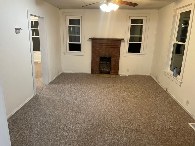 Building Photo - 74 Sunset Cir