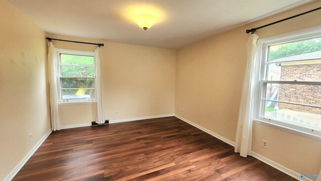 Building Photo - 11402 Hillwood Dr SE