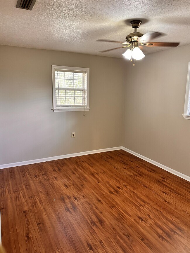 Building Photo - 406 Rutland Rd