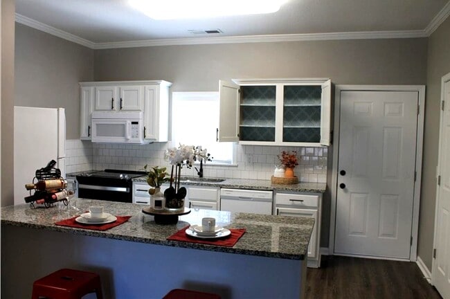 Building Photo - 27 Corinth Rd