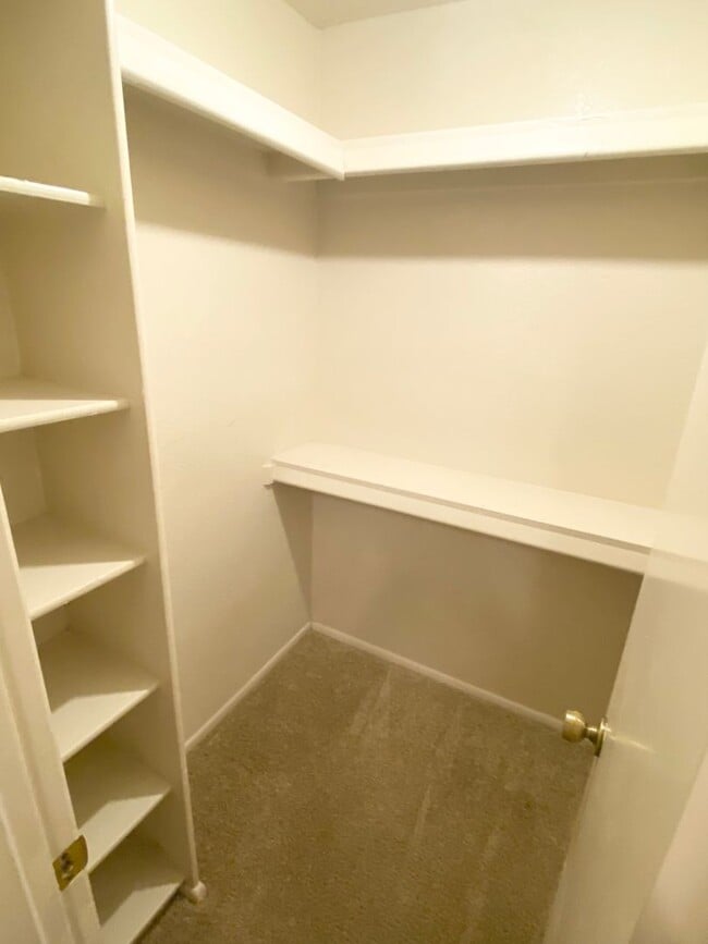 Building Photo - 2 Bedroom 2 Bathroom in Vista de Oeste