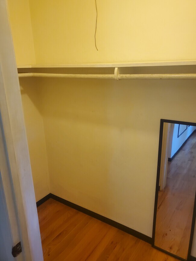master walking closet - 5834 Bowcroft St