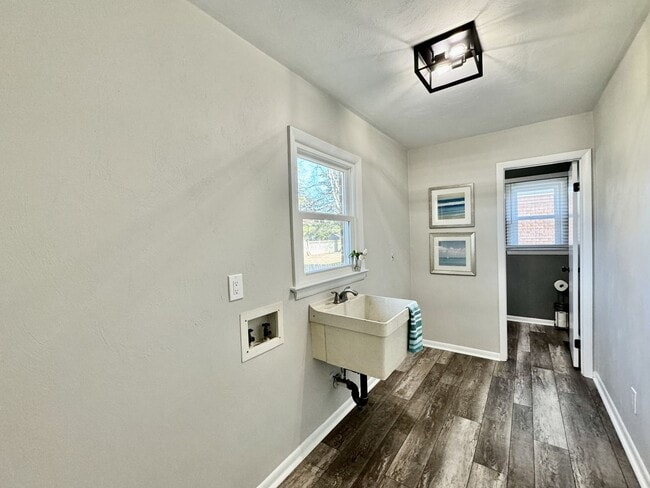 Building Photo - READY NOW!! Updated 5-Bedroom Home w/Fenced Backyard, Attached Garage  & Sunroom - Pet Friendly!