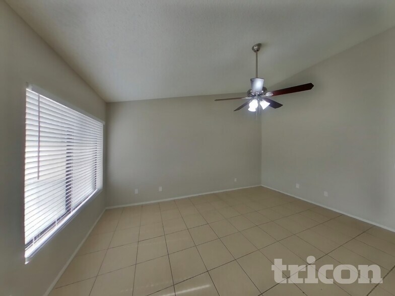 Building Photo - 7631 W Cheryl Dr