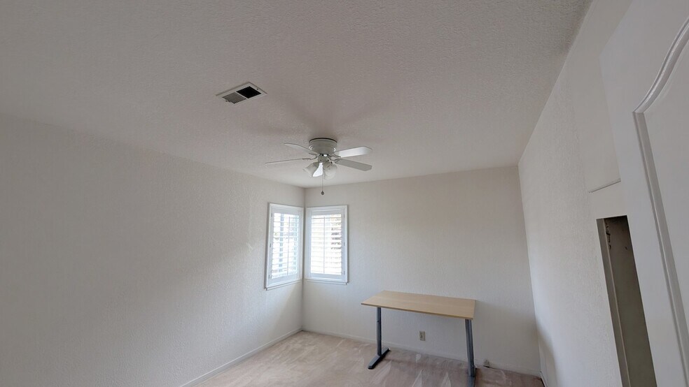 Building Photo - 559 Cherry Way