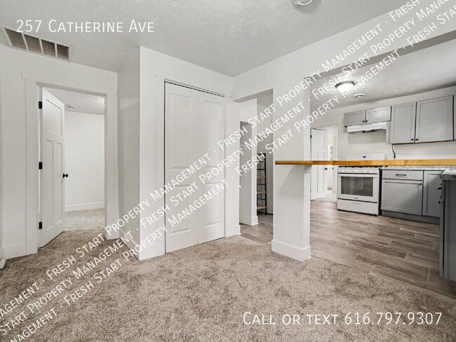 Building Photo - 257 Catherine Ave