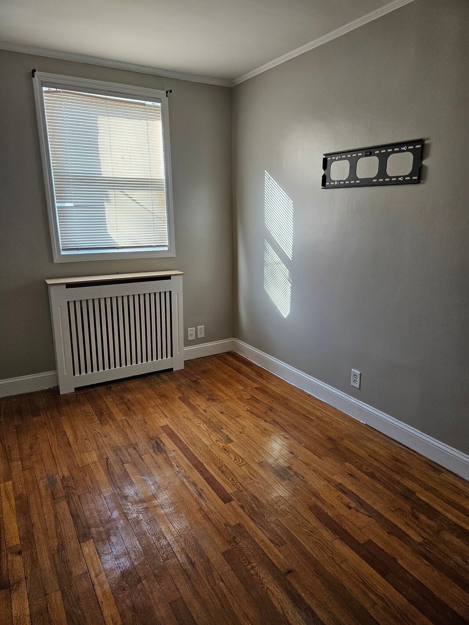 Building Photo - 1648 E 55th St