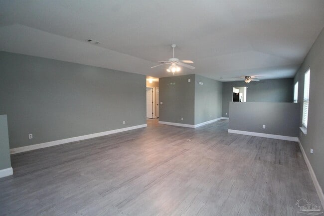Building Photo - 2437 Gulf Breeze Ave