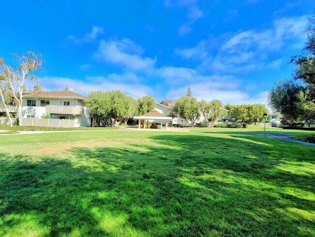 Building Photo - Spacious Second Floor 1bd Condo in Great P...