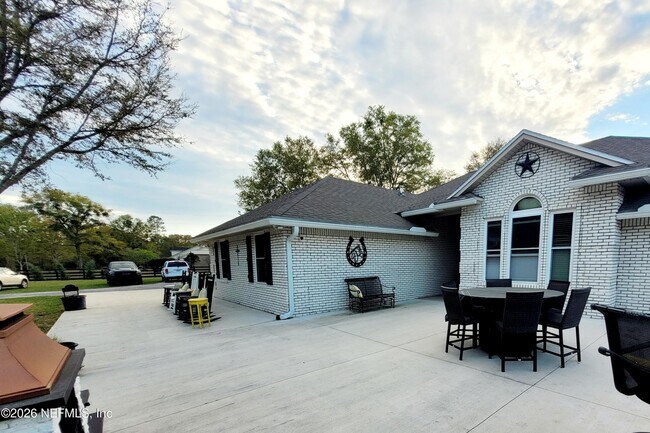 Building Photo - 906 County Rd 217