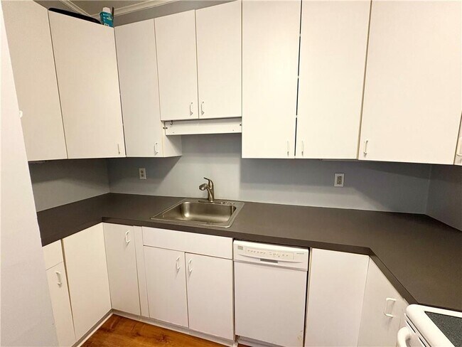 Building Photo - 438 Wolcott Ave