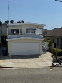 Building Photo - 8th Street HB Duplex
