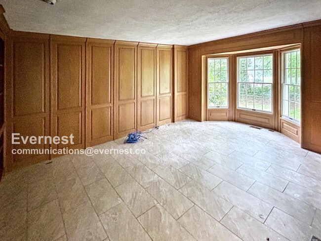 Building Photo - 3059 Southampton Dr