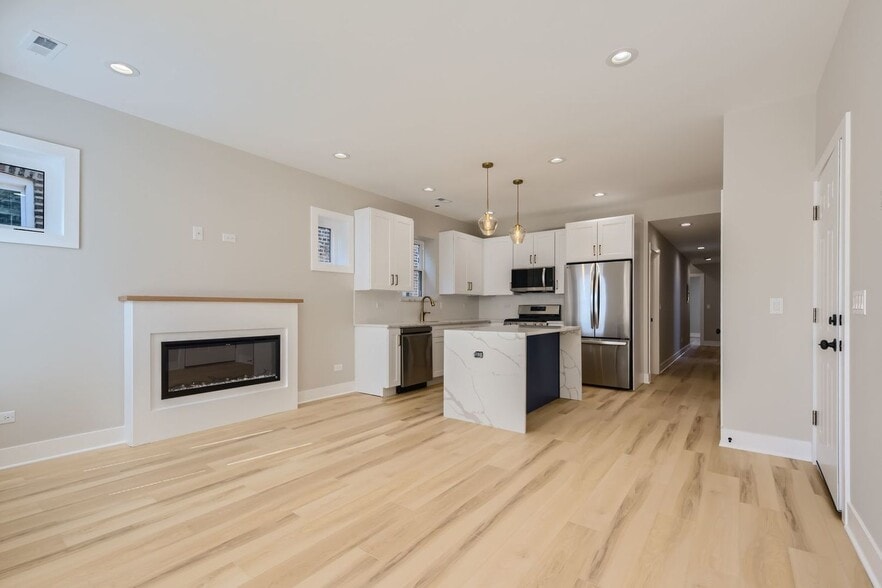 Building Photo - 4908 N Rockwell St