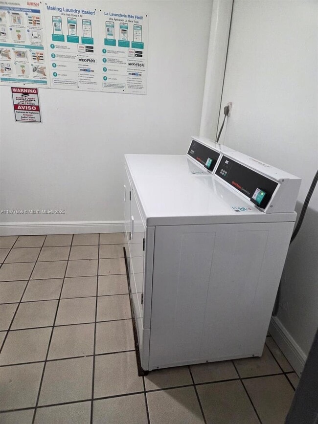 Building Photo - 9320 Fontainebleau Blvd