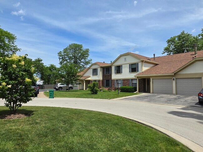 Building Photo - 733 Plum Tree Ct