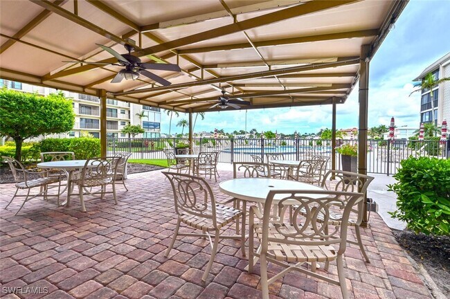 Building Photo - 3200 Gulf Shore Blvd N