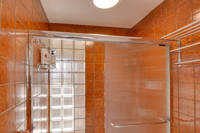 Building Photo - 434 Larkin St