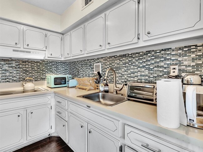 Building Photo - 1200 West Ave